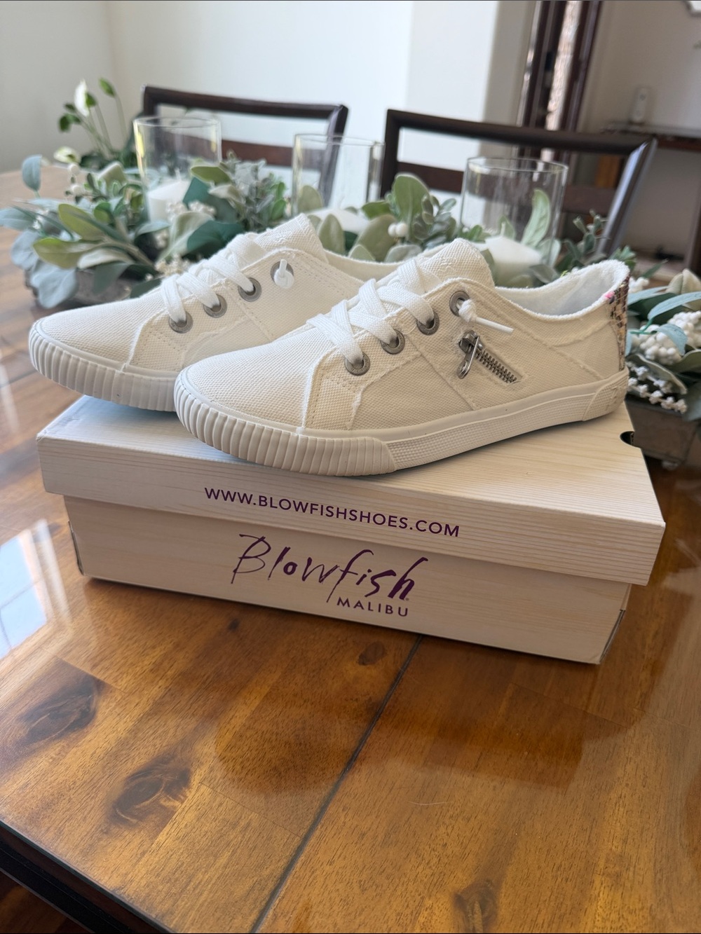 Blowfish Women’s Cream Canvas Low-Top Sneakers with Side Zip